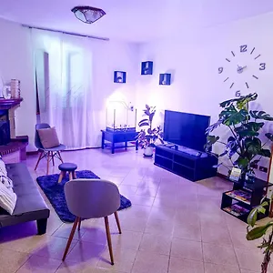 Appartamento Charlie's Arezzo-appartamento-b&b Con Parcheggio Privato- Citta Del Natale 2023 - Centro Fiere E Congressi- Mercatini Natale Casa Di Babbo Natale E Villaggio Tirolese 2023, Arezzo
